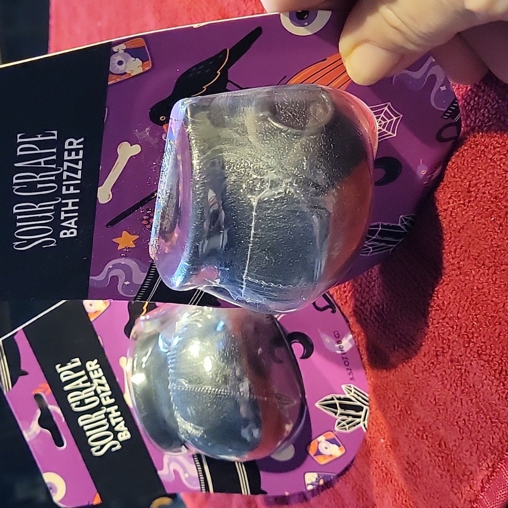 Witches Bath Fizzers in Cauldrons! 2 Large sour Grape bath fizzies